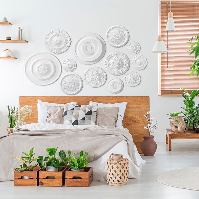 Rozete na steni v spalnici